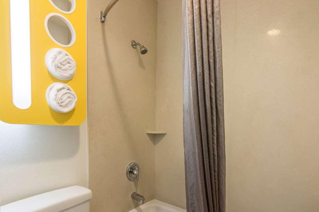 Motel 6 Bell Gardens Bilik gambar