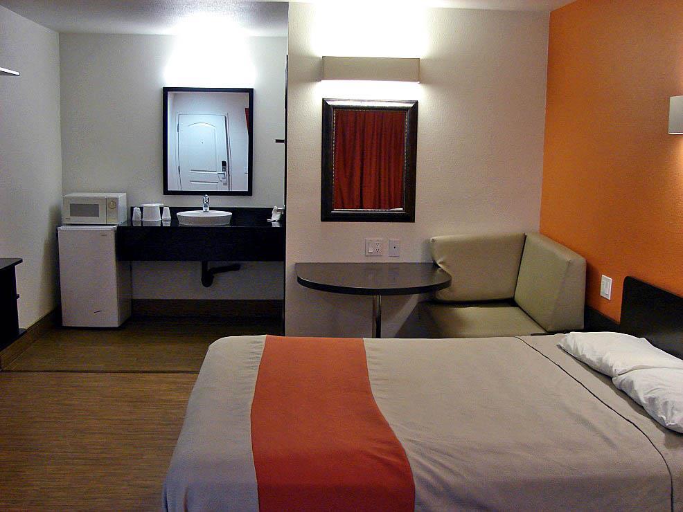 Motel 6 Bell Gardens Bilik gambar