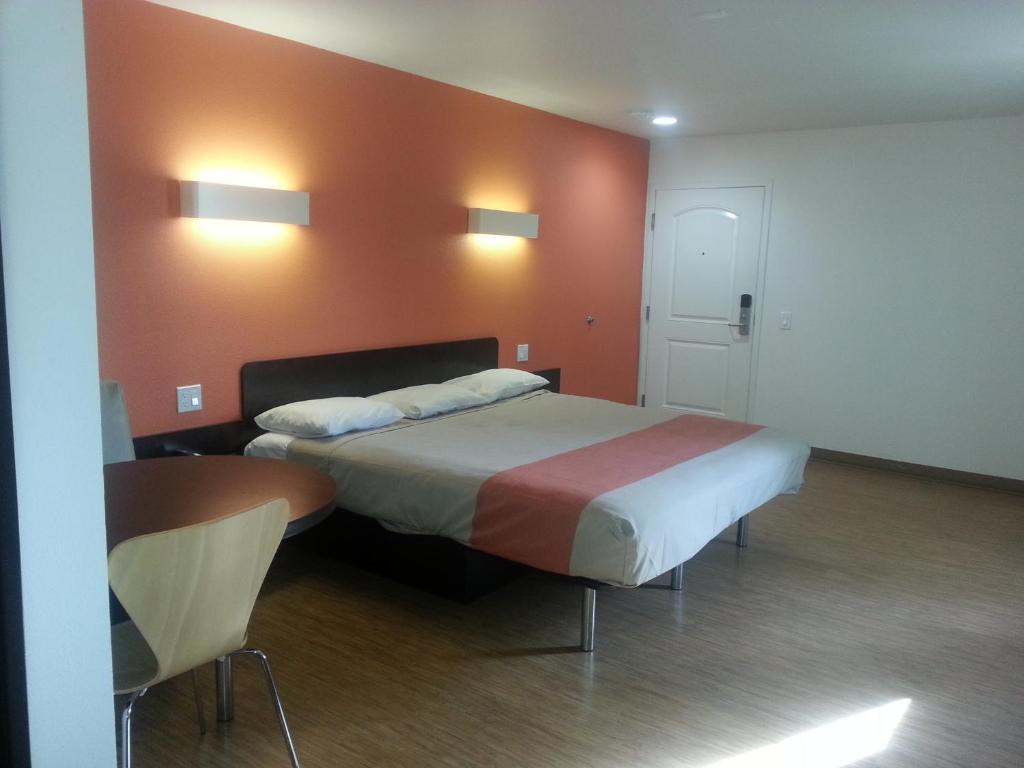 Motel 6 Bell Gardens Bilik gambar