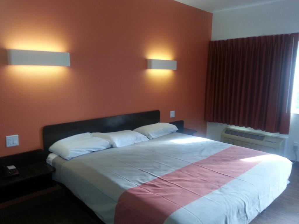 Motel 6 Bell Gardens Bilik gambar