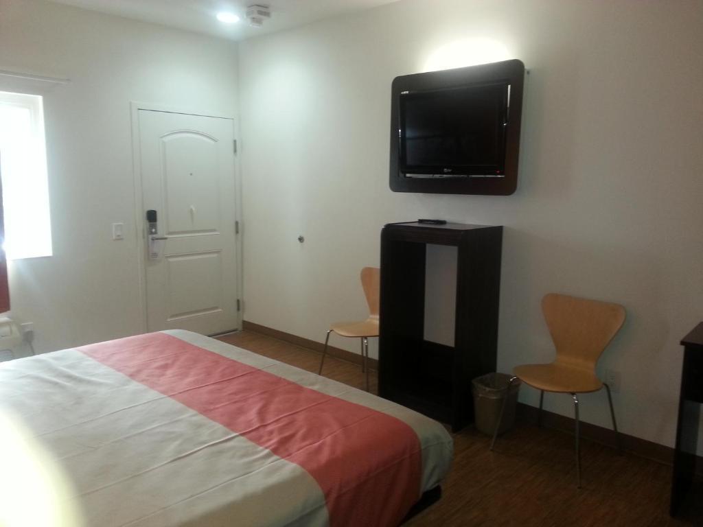 Motel 6 Bell Gardens Bilik gambar