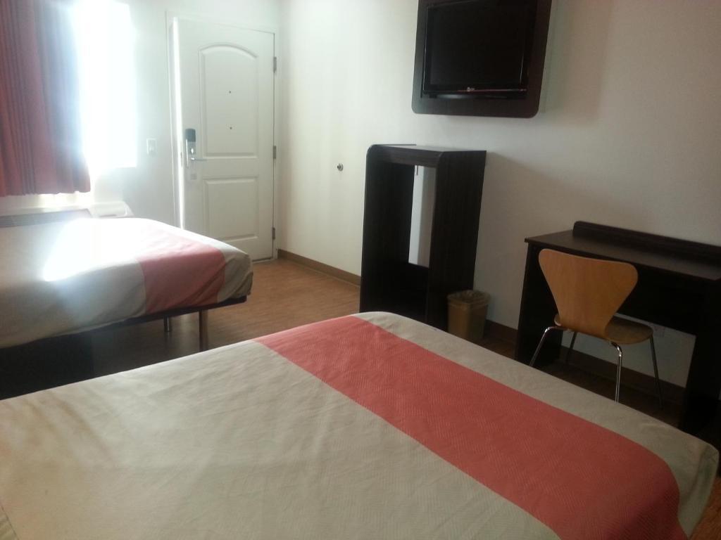 Motel 6 Bell Gardens Bilik gambar