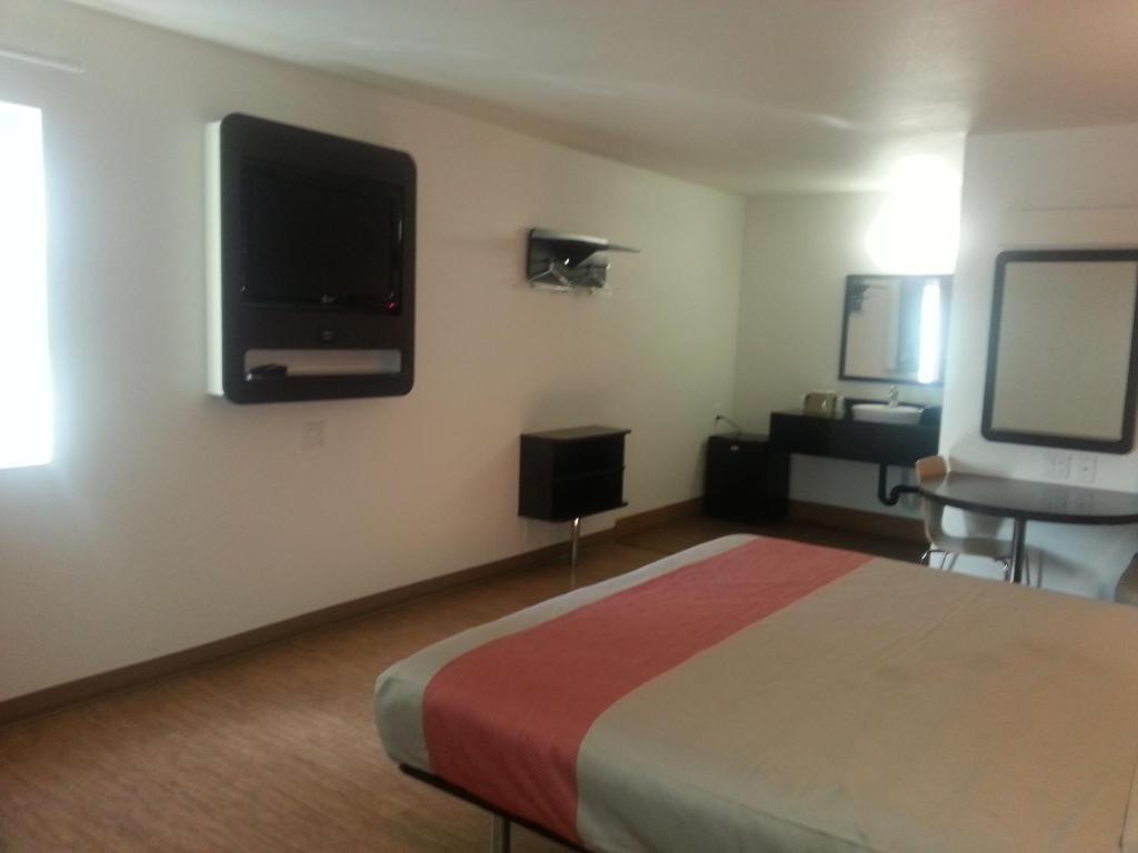 Motel 6 Bell Gardens Bilik gambar